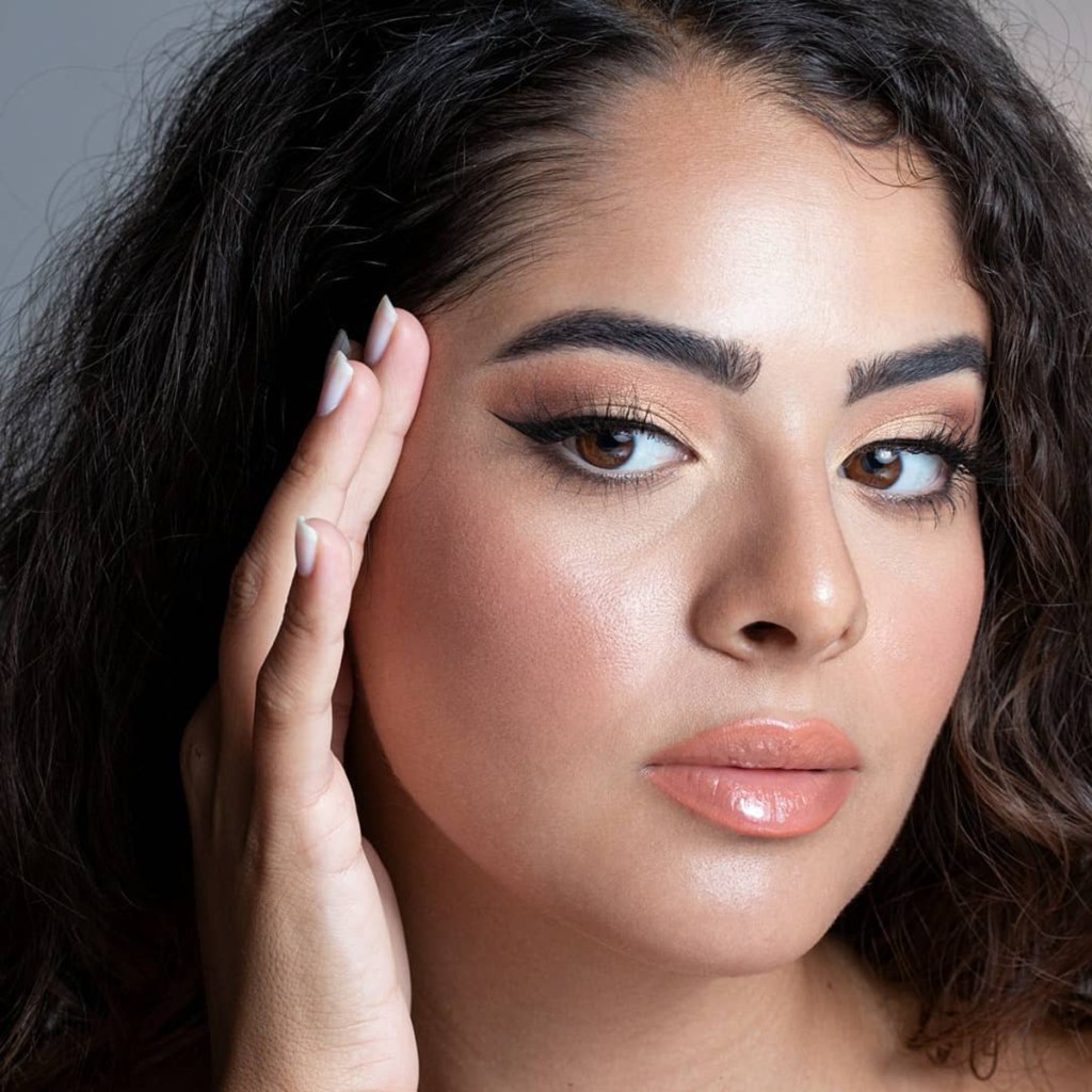 yeux-de-renard-tendance-de-maquillage-jugee-raciste