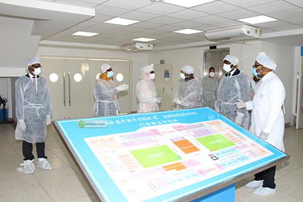 visite-du-premier-ministre-au-centre-d-hospitalisation-des-malade-du-covid-19