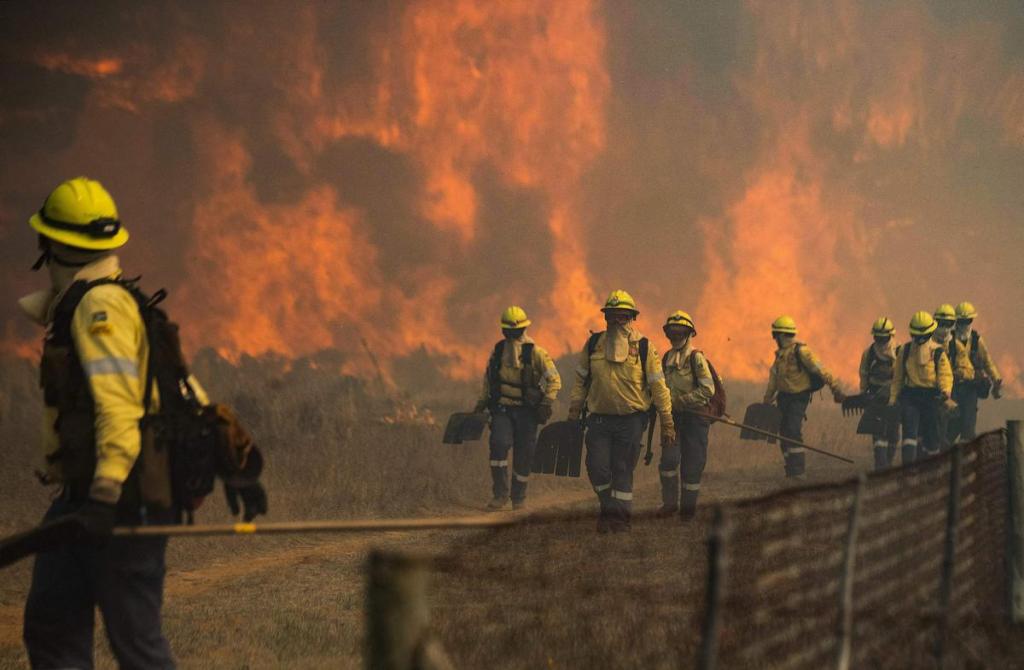 Afrique du Sud: les dégâts historiques de l’incendie qui menace Le Cap