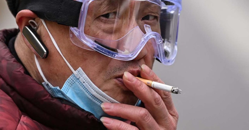 Nicotine et Covid-19: l'étude dépubliée à cause de ses liens avec l'industrie du tabac