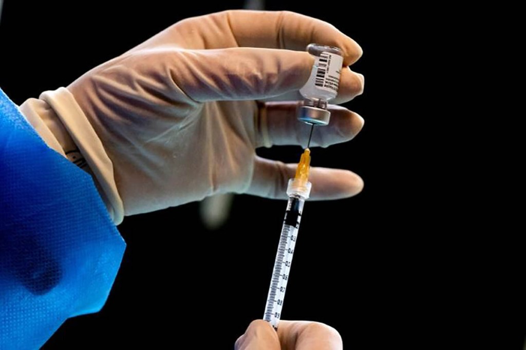 Vaccinée avec 6 doses par erreur, cette Italienne pose un défi à la science