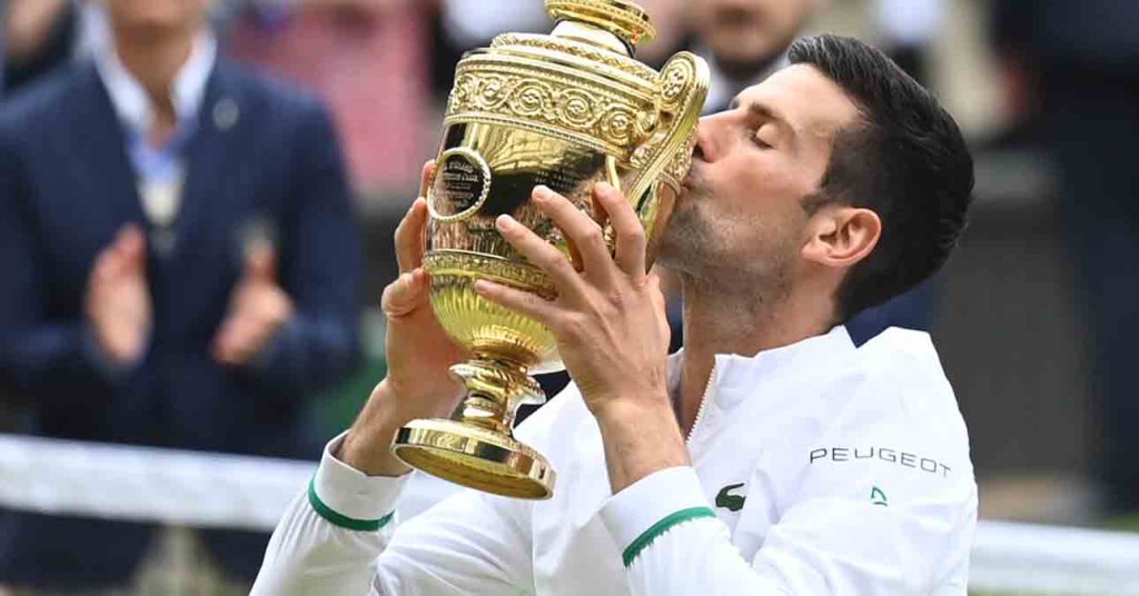 Novak Djokovic remporte Wimbledon, son 20e titre du Grand Chelem