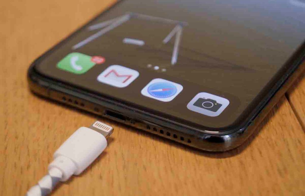 Smartphones: Apple s'oppose toujours au chargeur universel demandé par l'UE