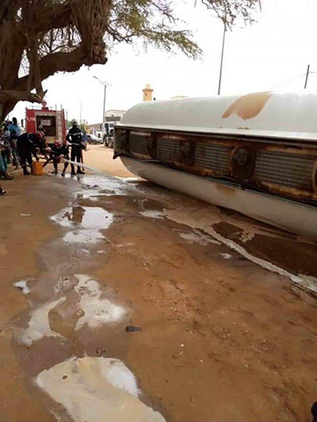 Un camion citerne transportant du carburant s’est renversé à N’Diourbel
