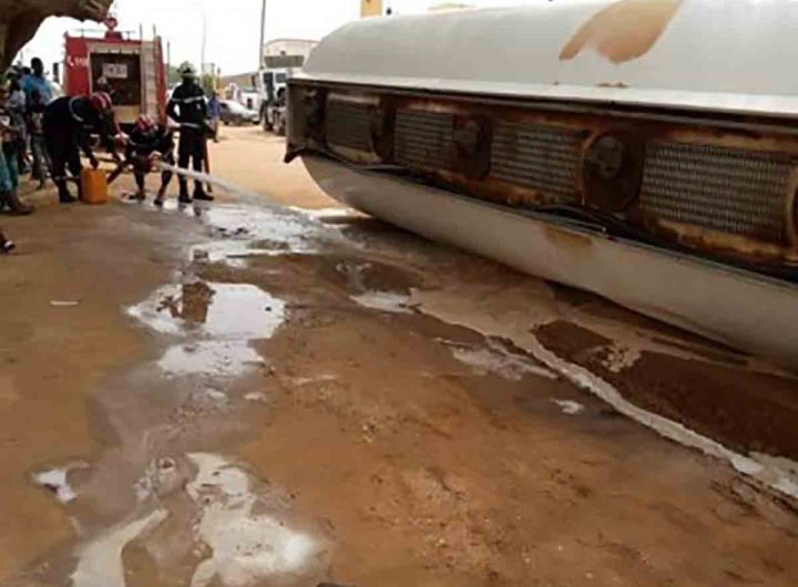 Un camion citerne transportant du carburant s’est renversé à N’Diourbel