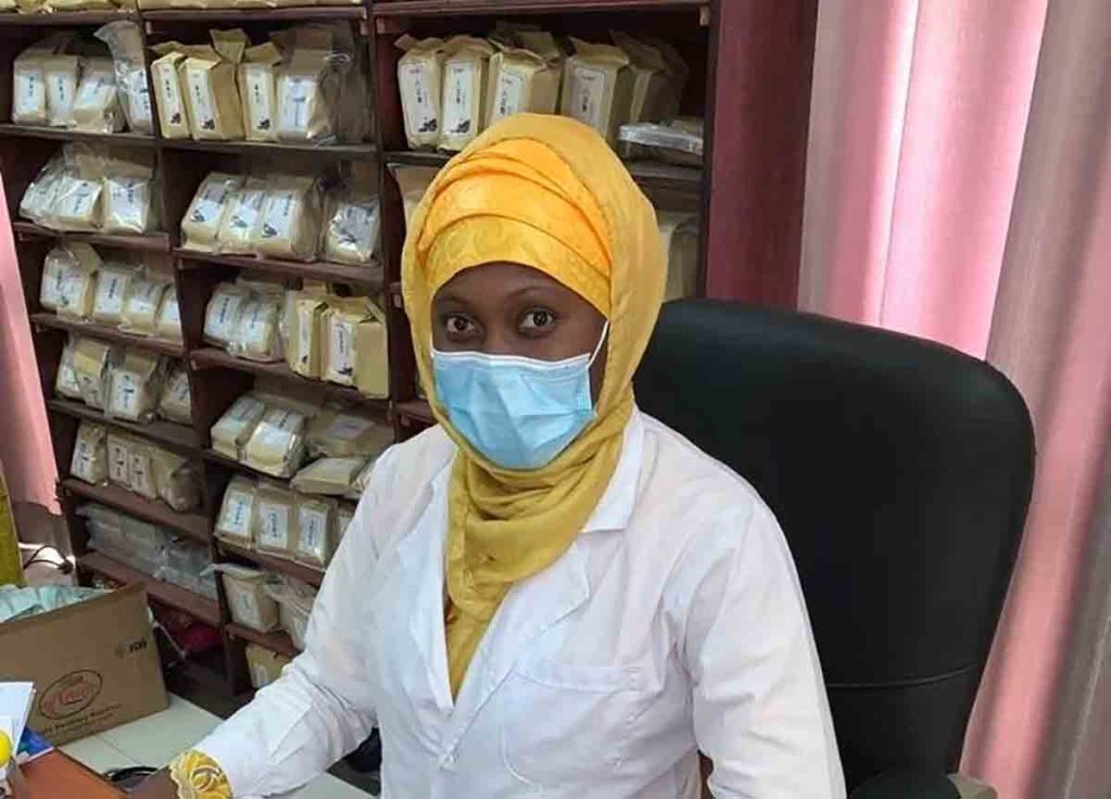 Awa Ly Fall, "ambassadrice" de la médecine traditionnelle chinoise au Sénégal