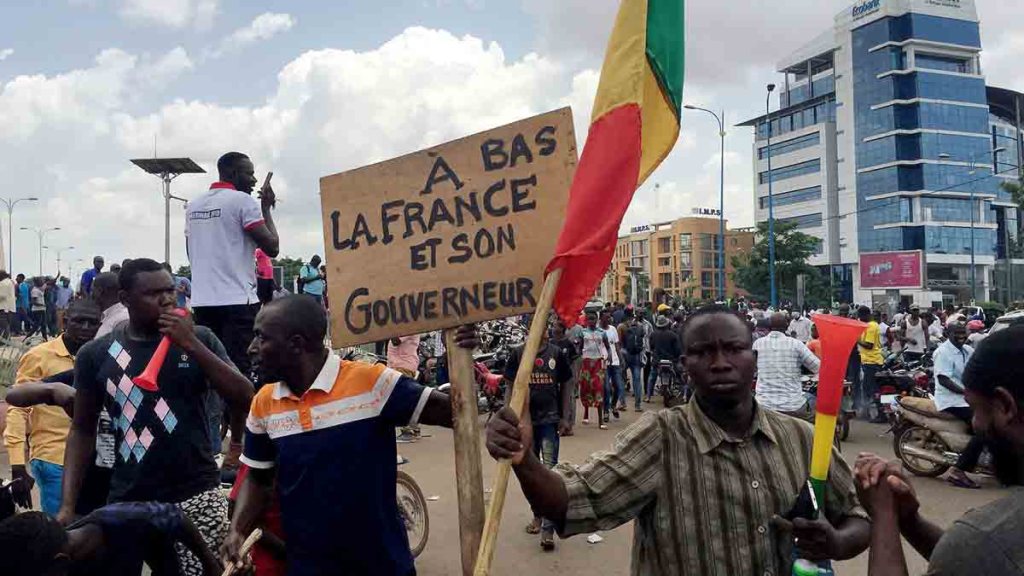 Mali: la junte expulse l'ambassadeur de France sur fond de tensions croissantes