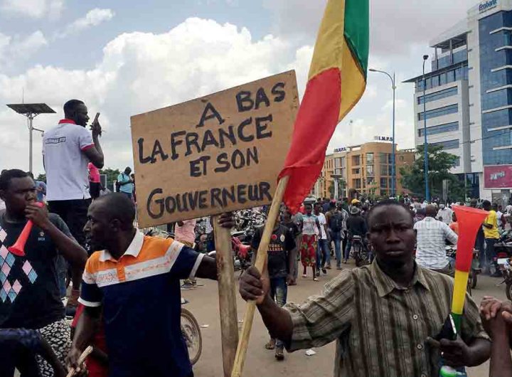 Mali: la junte expulse l'ambassadeur de France sur fond de tensions croissantes