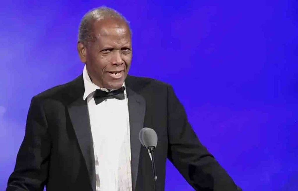 Mort de Sidney Poitier, premier comédien noir à avoir reçu l'Oscar du meilleur acteur