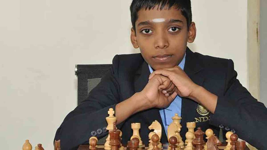 Magnus Carlsen, champion du monde d'échecs, battu par un Indien de 16 ans