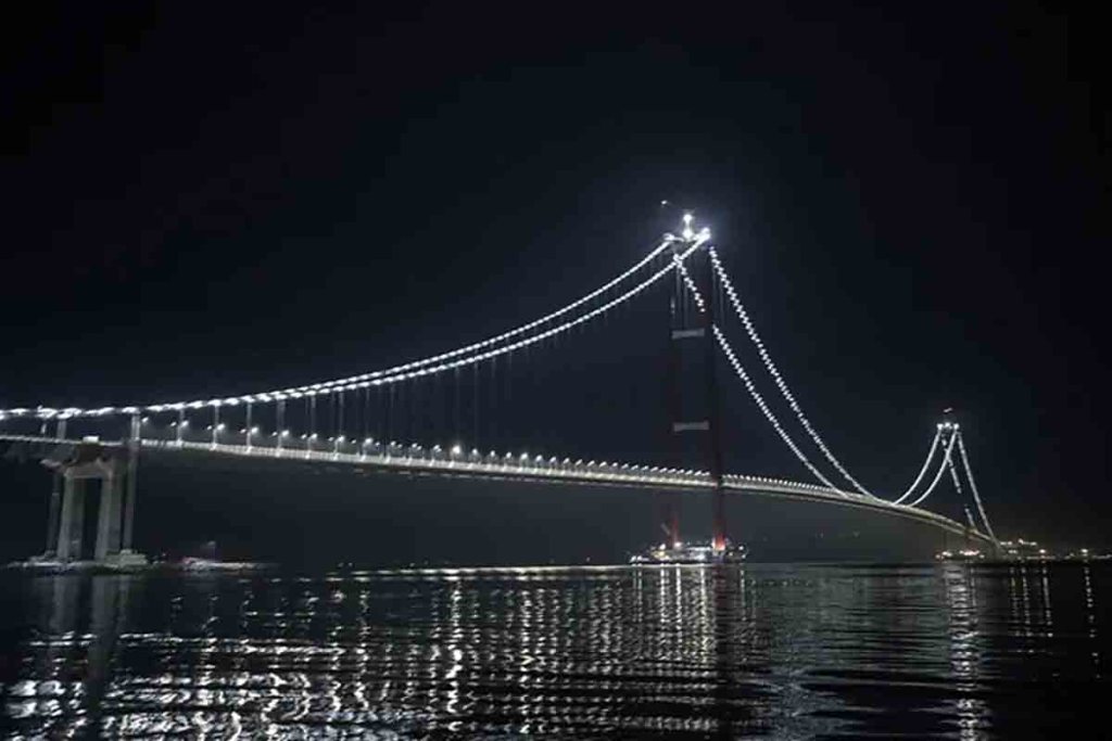 La Turquie inaugure le plus long pont suspendu au monde entre l'Europe et l'Asie