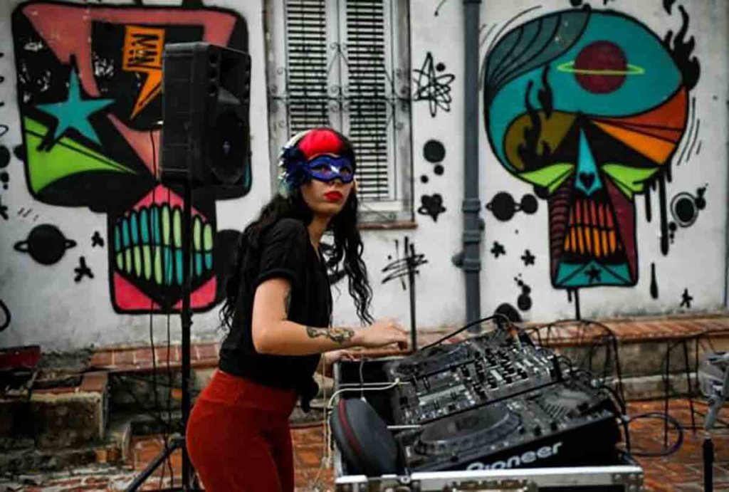 Cuba: les rares femmes DJ se fraient un chemin malgré le sexisme