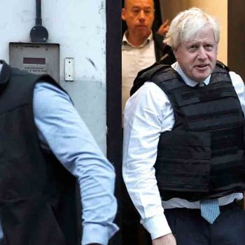 Il se réveille et tombe sur Boris Johnson dans son appartement