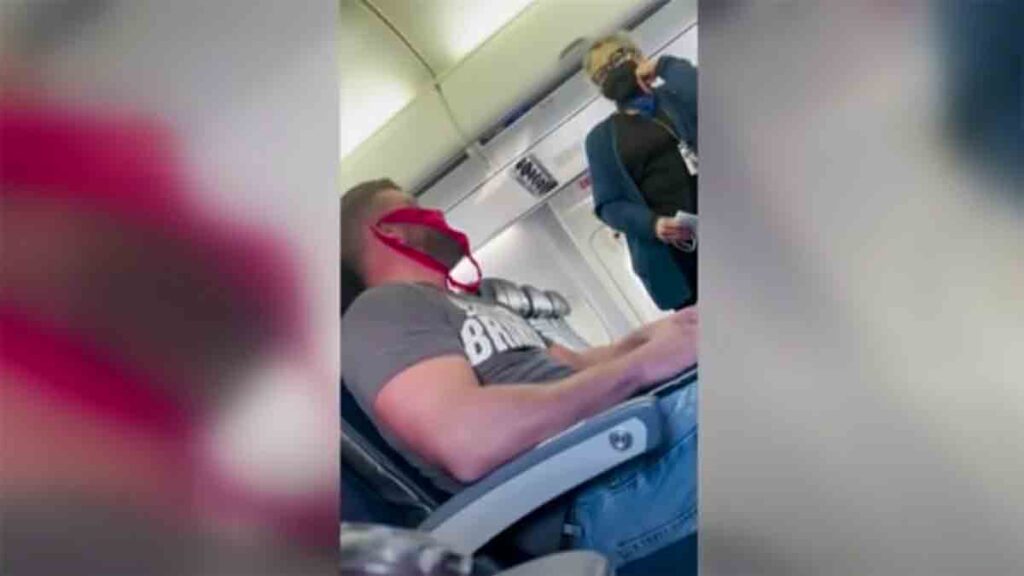 États-Unis, le passager d'un avion porte un string en guise de masque