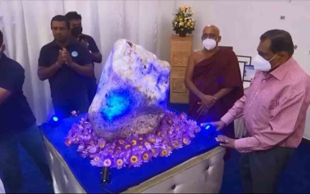 Le plus gros saphir du monde dévoilé au Sri Lanka